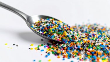 マイクロプラスティックとは？人体への影響や対策を徹底解説